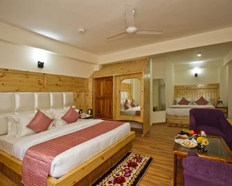 Hotel Hayer Regency - Manali - Bedroom