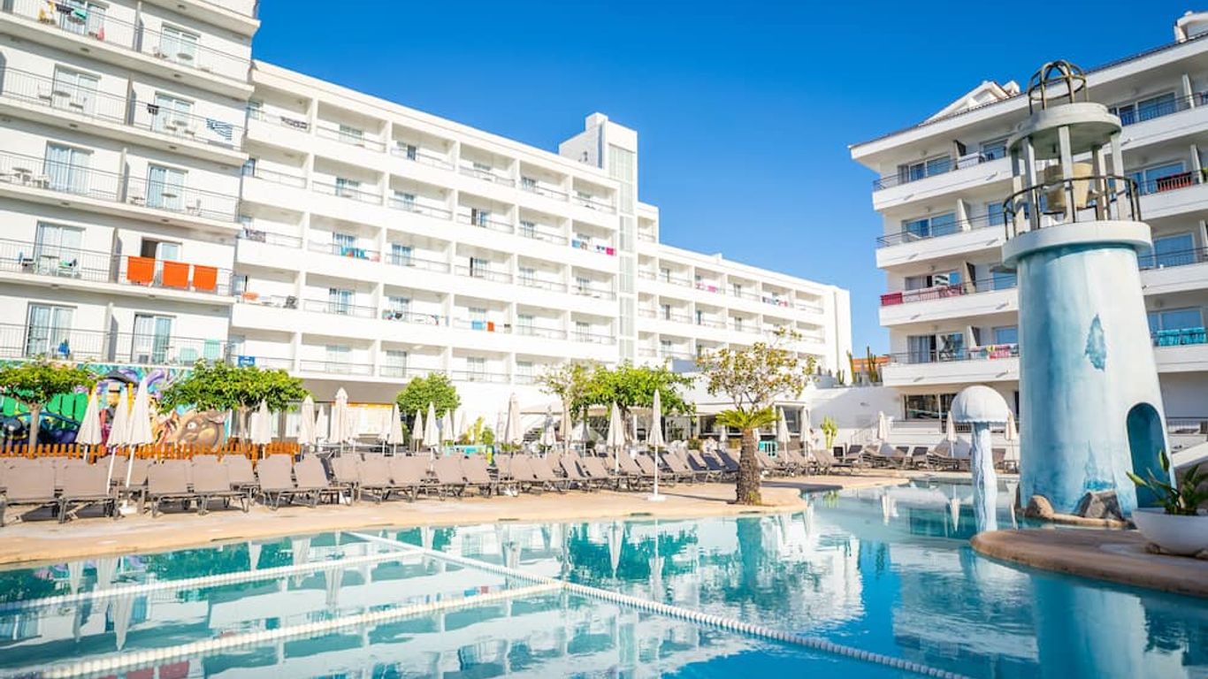 Fergus Club Pineda Splash