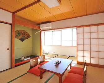 Onsen Hostel Hinoemi - Atami - Yemek odası