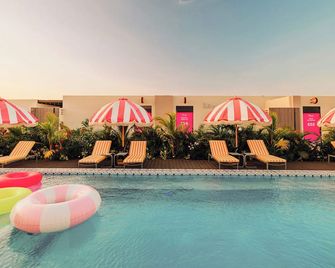 Privada Stays - Private Pools & Colorful-Chic Boutique Hotel - Noord - Pool