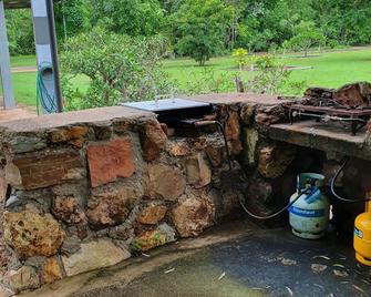 Curlew Lodge -1 road back from beach. Limited WiFi is now available - Dundee Beach - Vista del exterior