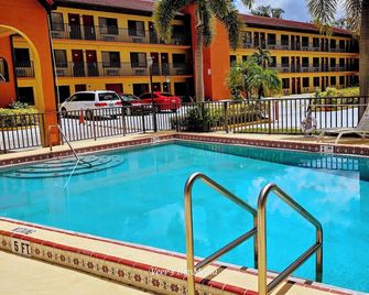 بدجيت إن - أورلاندو - أورلاندو - حوض السباحة