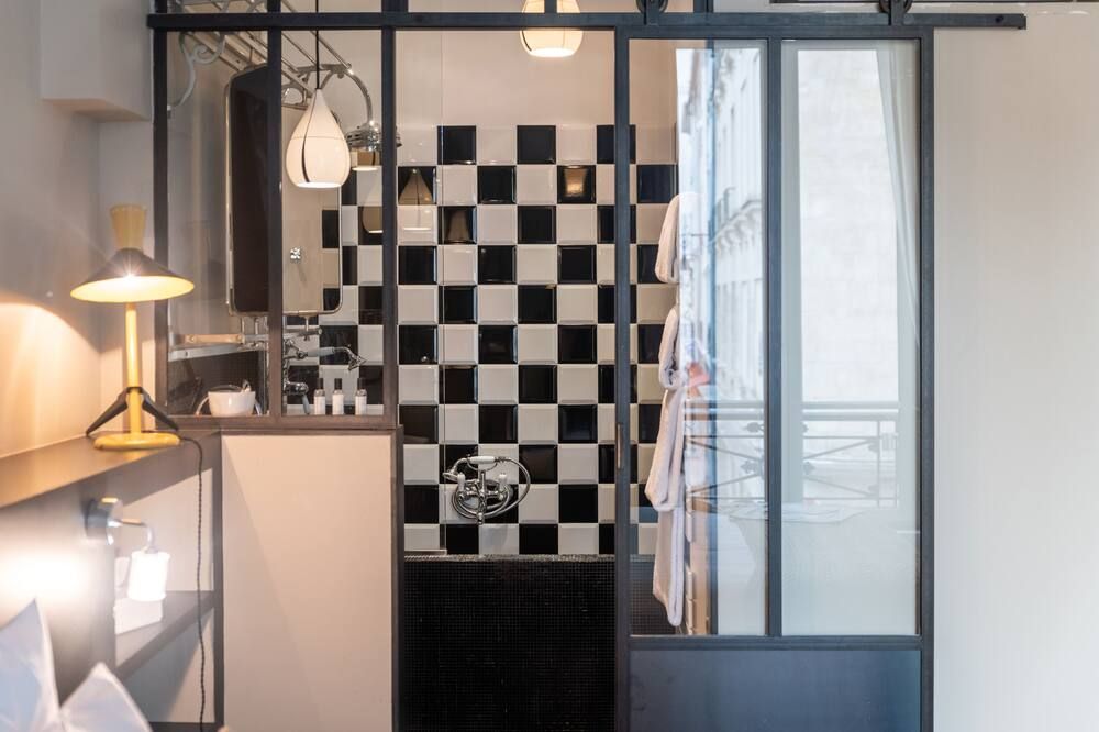 Bathroom view of 1er Etage Marais