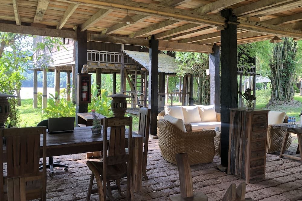 On The Mekong Resort - לואנג פראבאנג - פטיו
