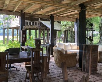 On The Mekong Resort - Luang Prabang - Patio