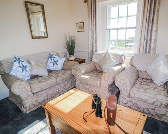 Old Higher Lighthouse Stopes Cottage - Isle of Portland - Living room