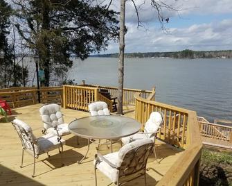 AWESOME view on lakefront property w/decks and dock on Lake Jordan - Wetumpka - Balcony