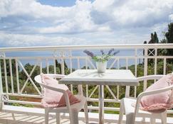 Brentanos Apartments - A - View of Paradise - Korfu - Balkon