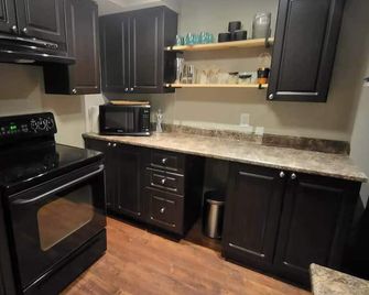 Elora, 2 bedroom Close to Downtown - Diamond in the Rough - Elora - Cocina
