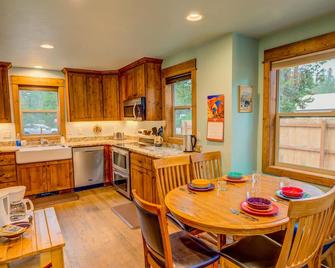 Barnes on Boundary Unit B - West Yellowstone - Cuisine