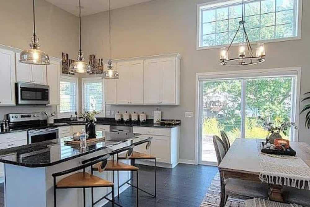 4-bedroom vacation home 18 minutes from Mall of America