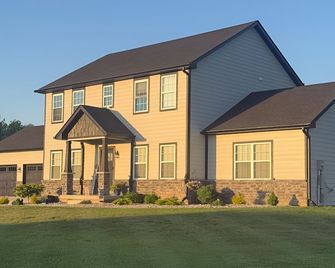 Popular: 5 bed, 3.5 bath - Country Oasis - Crawfordsville - Gebouw