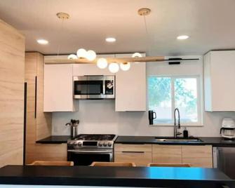 Entire Home Near Slc. Family Friendly & King Suite - Bountiful - Küche