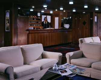 Hotel Les Jumeaux Courmayeur - Courmayeur - Area lounge
