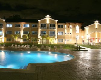 Howard Johnson by Wyndham Resort Pilar - Pilar - Bâtiment
