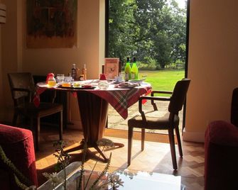 The Control Tower Vegetarian B&B - Walsingham - Dining room