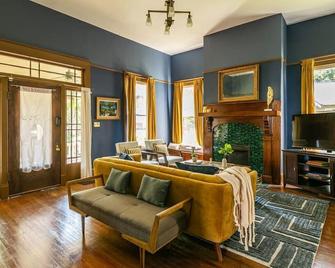 Pecan Park - Atlanta - Living room