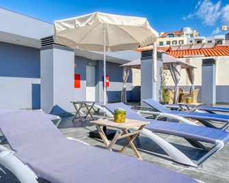 BSE15 Apartments 2D, a Home in Madeira - Funchal - Balcón
