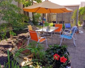 Garden Oasis By The Lake - Saugeen Shores - Binnenhof