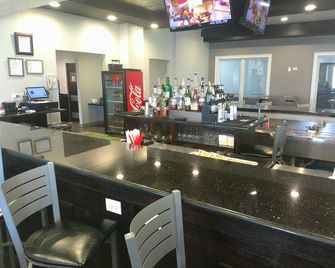 Carradoc Hall Hotel & Conference Center - Leesburg by The Red Collection - Leesburg - Bar