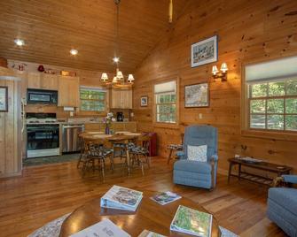 Mai`s Rock Cabin with view - Brevard