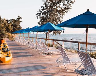 Lake Shore Resort - Fennville - Balcón