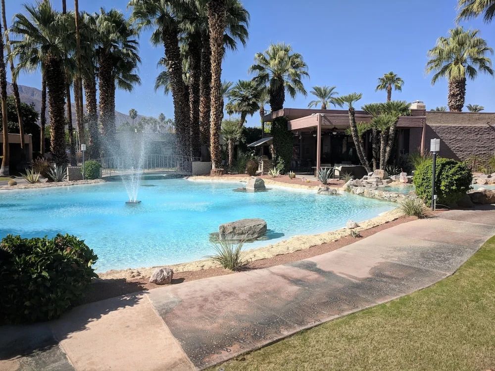 Desert Isle Resort - פאלם ספירנגס - בריכה