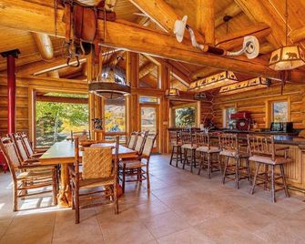 South Fork River Ranch- Private Fishing Pond, Direct River Access, Custom Amenities - Wapiti - Bar