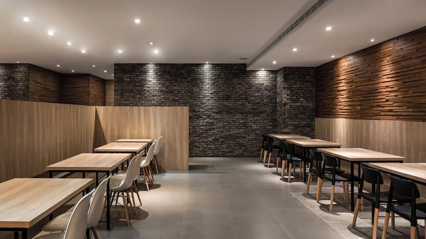 ذا ريفرسايد هوتل إنترناشونال