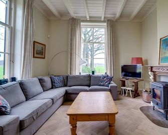Fantastic holiday farm for 14 people in the countryside near Oude IJssel - Hoog-Keppel - Wohnzimmer