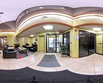 Coratel Inn & Suites By Jasper River Falls - River Falls - Lobby