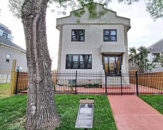 Calming 1bedroom Units With Balcony And City View - Edmonton - Building