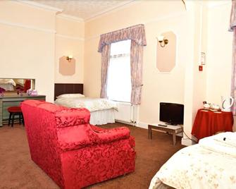 The Highlander Hotel - Scarborough - Bedroom