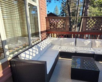 Ridge View Resort Premium Villa - Radium Hot Springs - Balcón