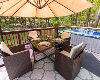 Peak Fall Foilage Now: Streamside Chalet With Hot Tub Pivate Playground Hike - Hamlin - Balcon