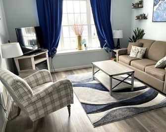Wow-New Ski Onoff Suite By Pool Sleeps 4 Jiminy Pk - Hancock - Sala de estar