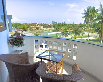 The Present River Villa Hoi An - Hoi An - Balcón