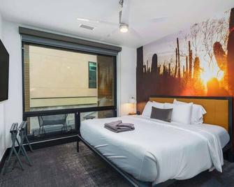 Luxury 2/1 on Tennyson St w/ Rooftop Deck & Views - Denver - Bedroom