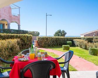 Borgo di Punta Tegge - La Maddalena - Innenhof