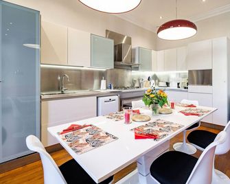 Market Square 2 bedrooms 2 baths AC private garage - Beaulieu-sur-Mer - Keuken