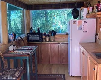 One Bedroom Creekside Cabin located half way between Yellowstone NP and Cody - Wapiti - Cuisine