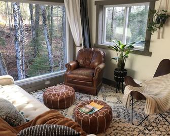 Brookside cabin on Budding Homestead - Washington - Sala de estar
