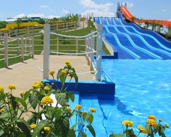Hotel & Resort Le Colombare - Foligno - Piscina
