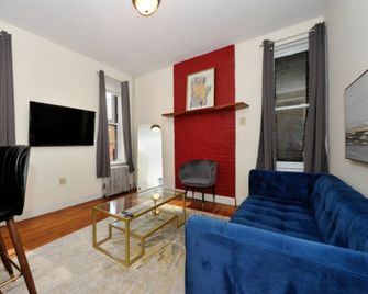 2BR Upper East Side near Central Park - New York - Living room