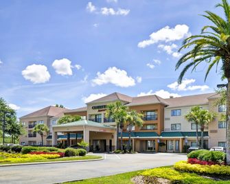 Courtyard by Marriott Jacksonville Airport/Northeast - ג'קסונוויל - בניין