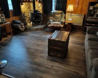 Come and enjoy some peace and quiet at the Pumpkin hollow Inn - Allegany - Sala de estar