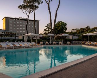 Hotel Cristoforo Colombo - רומא - בריכה