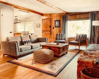 Dwntn 3BD/2BA Cozy home Ski/hike/climb/Hot Springs - New Castle - Sala de estar