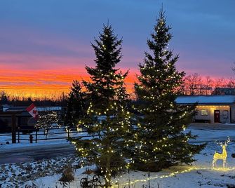 Prairie Junction Glamping Tent - Stettler - Außenansicht