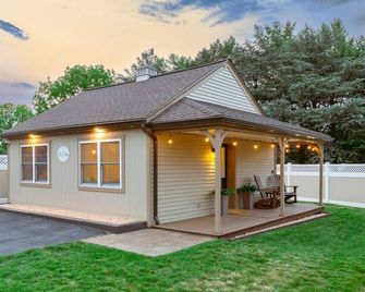 Amish Guest House - hottub, patio, swing, ebikes - Gordonville - Building